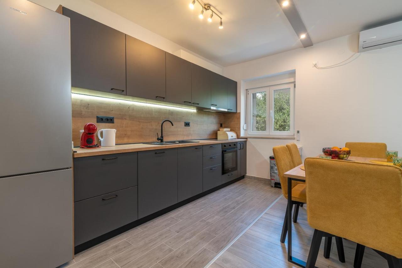 Apartman Galeb Трогір Екстер'єр фото